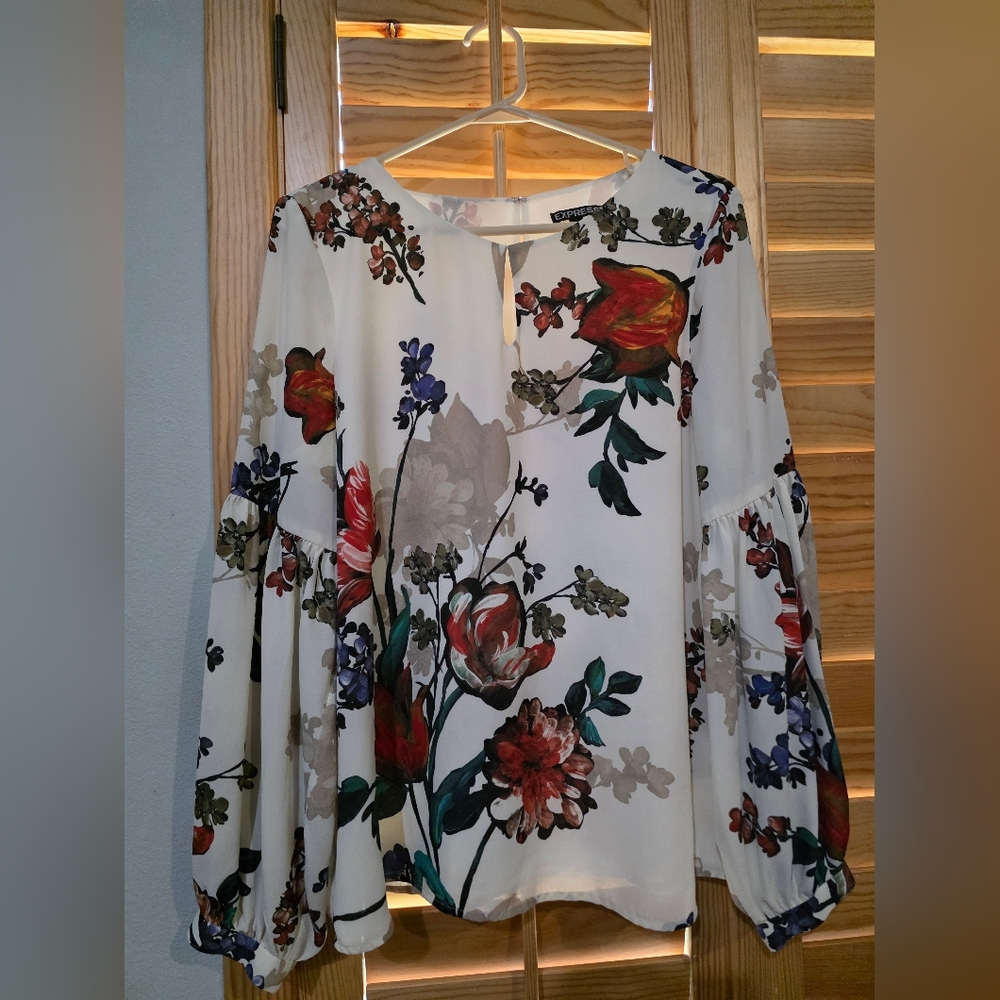 Express White Floral Bell-Sleeve Blouse